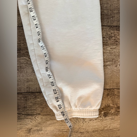 Aritzia Sweatfleece Cozy fleece Mega Fit Joggers Sweatpants Large Cream - Picture 8 of 8